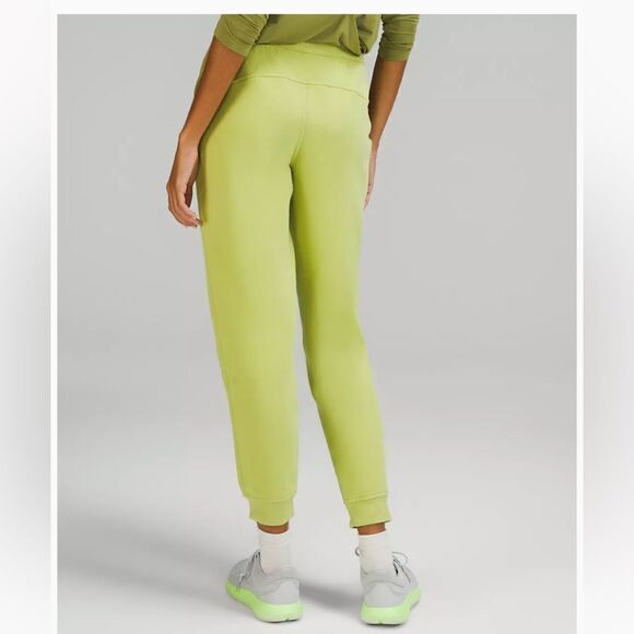 Scuba High-Rise Jogger
Full Length - Picture 2 of 5